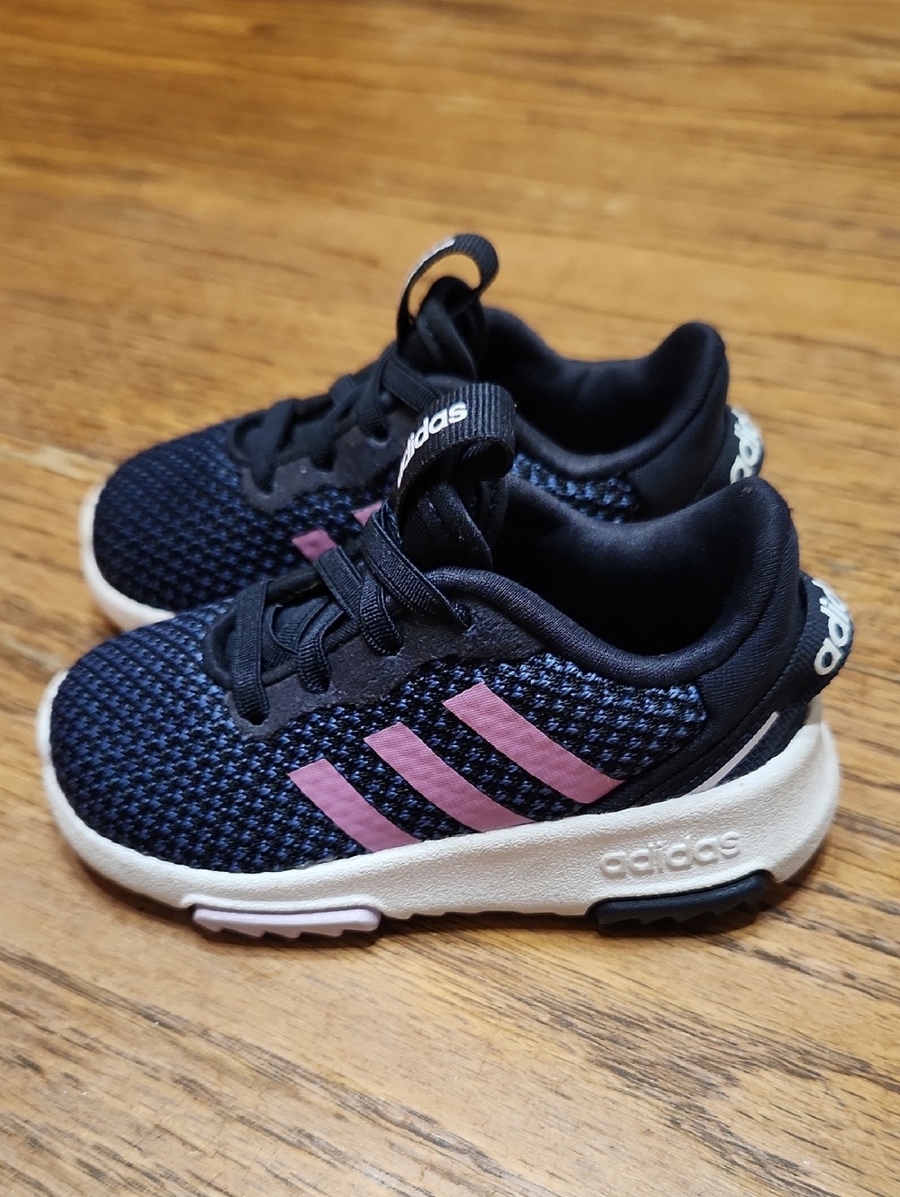 Adidas Sneakers Size 5 - Picture 2 of 5